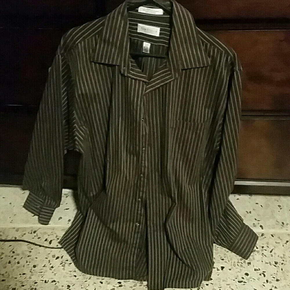 Large Long Sleeve Brown with stripes Van Heusen